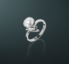 Серебряное кольцо с жемчугом к-691: белый пресноводный жемчуг, серебро 925°