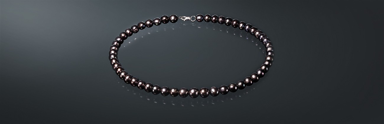 Ожерелье из пресноводного жемчуга цвета тёмно-серый металлик, с замком из серебра 925˚. с095п40с